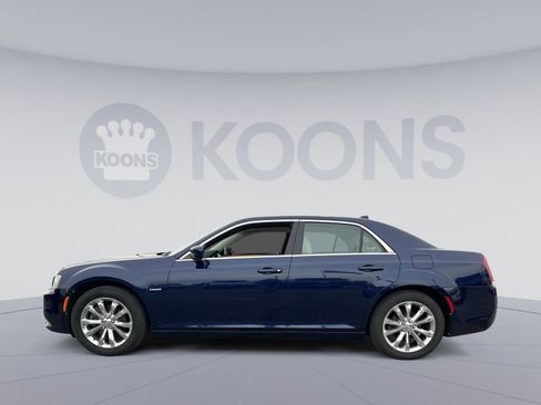 Used 2017 Chrysler 300 Limited image 2