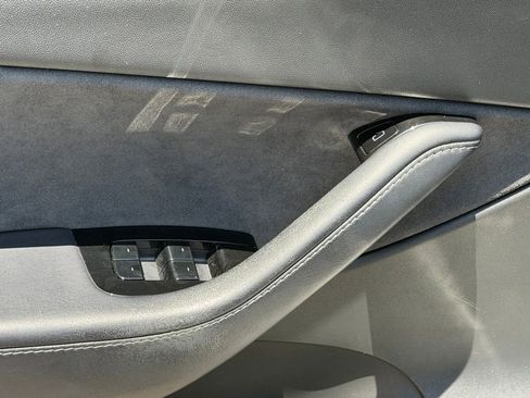 Used 2021 Tesla Model Y Long Range AWD/4WD image 29