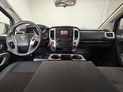 Used 2018 Nissan Titan SV AWD/4WD image 10