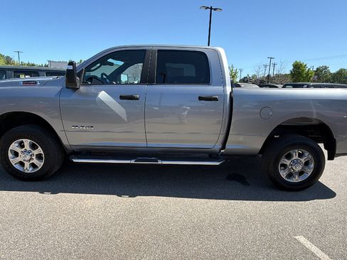 Used 2024 RAM 2500 Big Horn w/ Bed Utility Group image 11