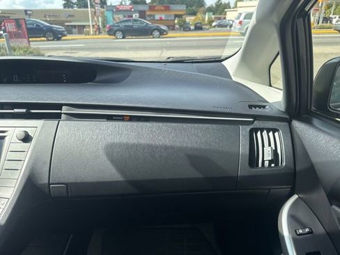 Used 2015 Toyota Prius Two image 11