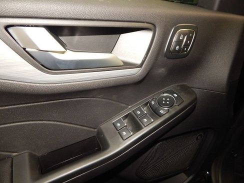 New 2025 Ford Escape SE w/ PHEV Premium Package FWD image 16