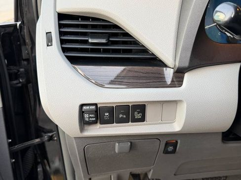 Used 2017 Toyota Sienna XLE w/ XLE Navigation Package FWD image 32
