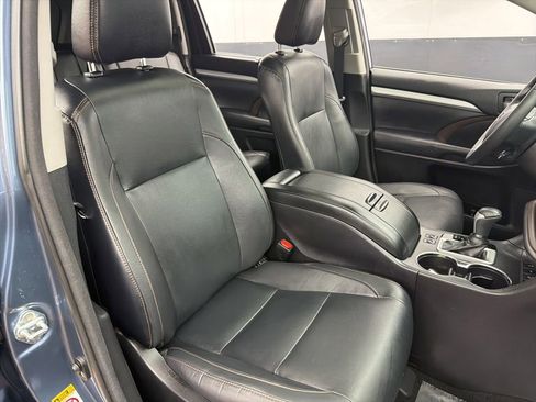 Used 2018 Toyota Highlander XLE AWD/4WD image 31