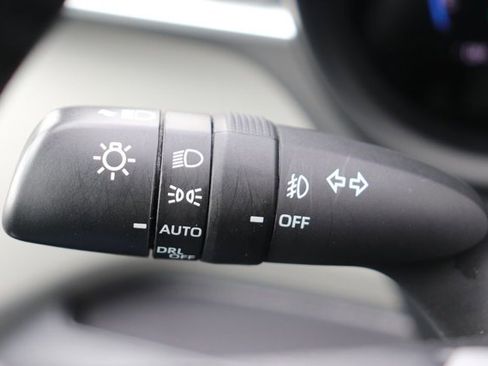 Used 2023 Toyota Sienna XLE image 21