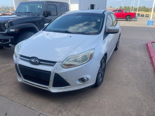 Used 2014 Ford Focus SE w/ SE Sport Package FWD image 1