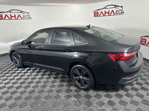 Used 2022 Volkswagen Jetta SE w/ Panoramic Sunroof Package image 5