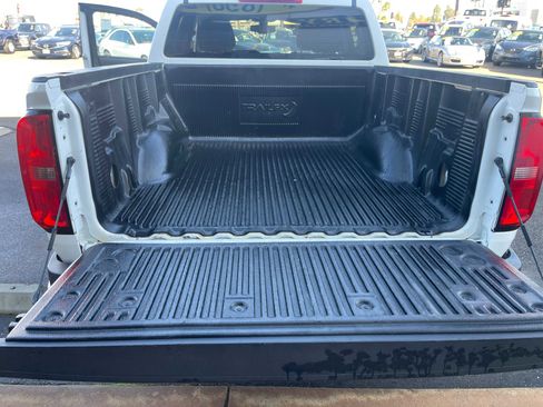 Used 2021 Chevrolet Colorado LT image 12
