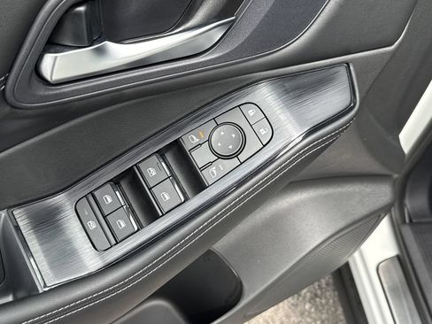 Used 2023 Nissan Rogue SV w/ SV Premium B Package FWD image 15