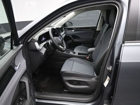 New 2026 Volkswagen Tiguan SE FWD image 9