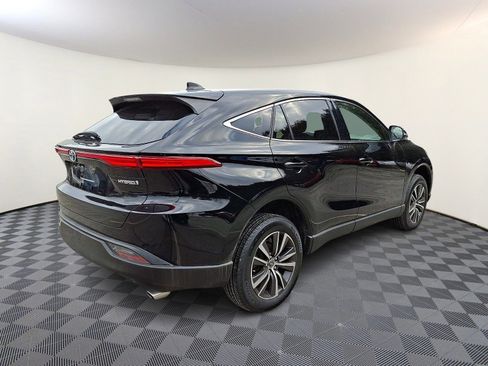 Used 2022 Toyota Venza LE image 6