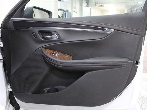 Used 2014 Chevrolet Impala LT w/ Convenience Package image 26