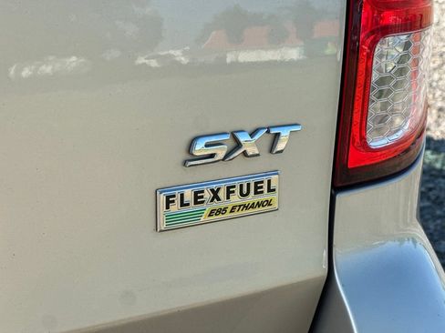 Used 2015 Dodge Grand Caravan SXT w/ Rear Park Assist Package FWD image 4
