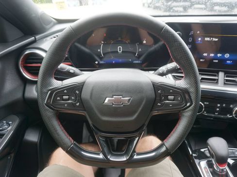Used 2024 Chevrolet Trax RS w/ Sunroof Package FWD image 3