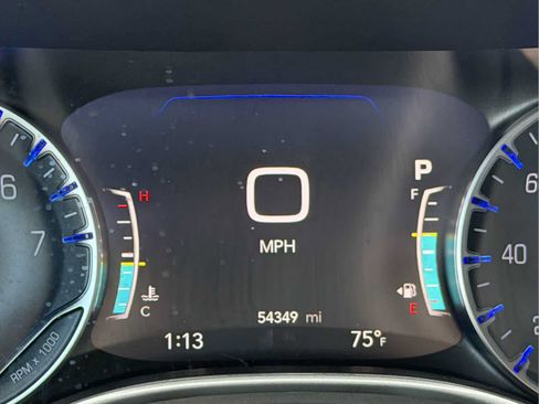 Used 2024 Chrysler Pacifica Touring-L FWD image 13