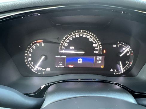 Used 2017 Cadillac XT5 Luxury w/ Driver Awareness Package image 12