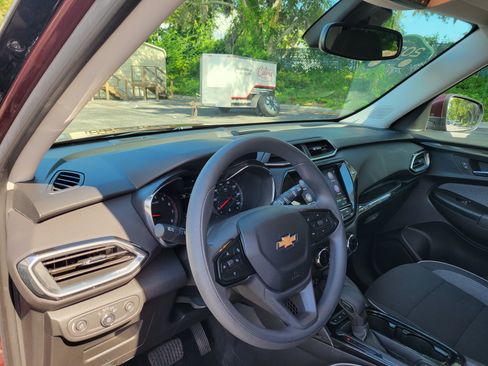 Certified 2023 Chevrolet TrailBlazer LT w/ Convenience Package FWD image 26