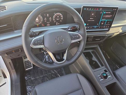New 2026 Volkswagen Tiguan SE R-Line image 3
