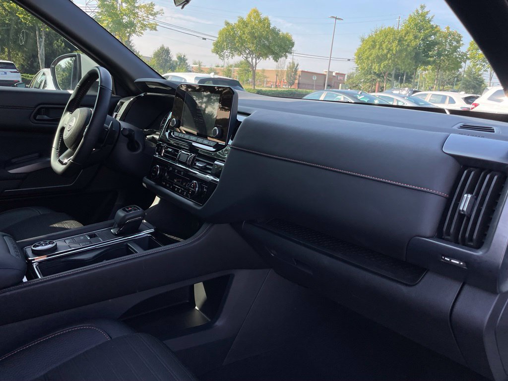 Used 2025 Nissan Pathfinder Rock Creek AWD/4WD image 33