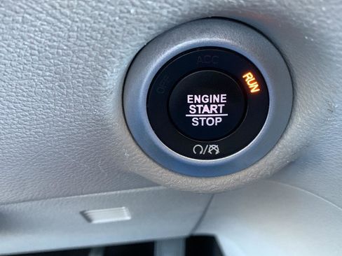 Used 2020 Chrysler Pacifica Touring-L image 10