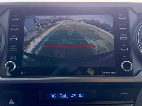 Used 2022 Toyota Tacoma TRD Off-Road image 16