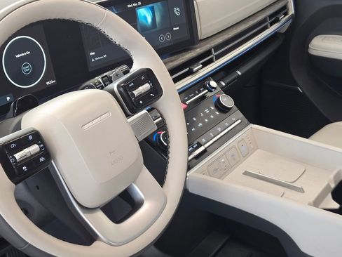 Used 2025 Hyundai Santa Fe Calligraphy image 2