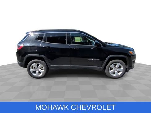 Used 2019 Jeep Compass Latitude w/ Popular Equipment Group AWD/4WD image 10