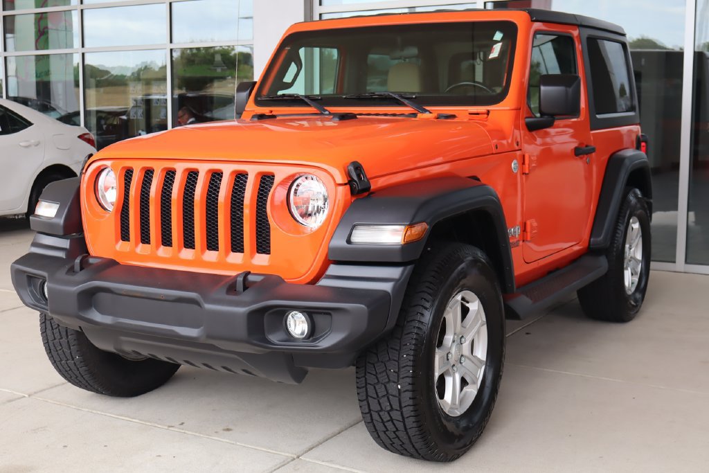 Used 2020 Jeep Wrangler Sport AWD/4WD image 3