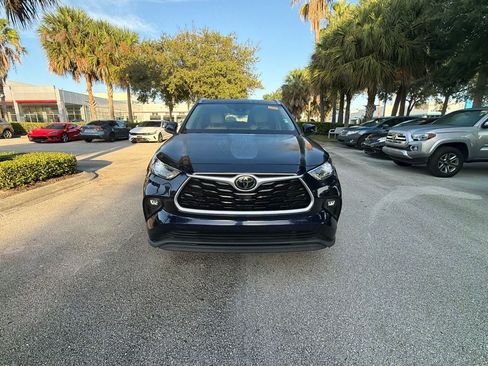Used 2021 Toyota Highlander XLE FWD image 5