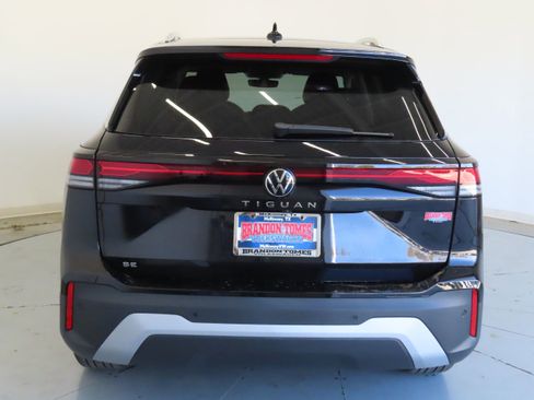 New 2026 Volkswagen Tiguan SE image 5