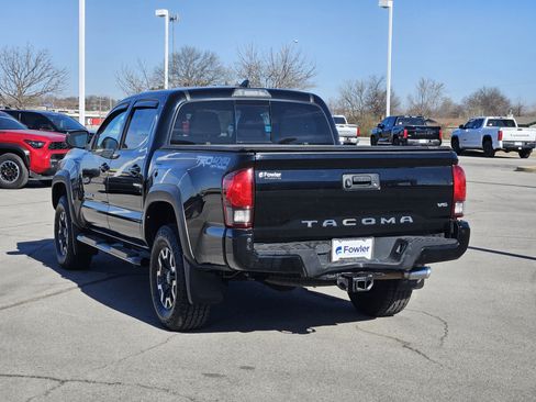 Used 2019 Toyota Tacoma TRD Off-Road w/ Technology Package image 4