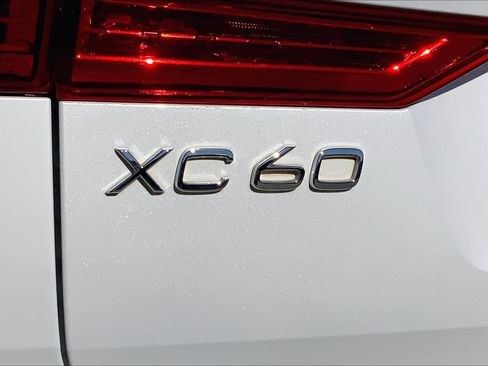 Used 2024 Volvo XC60 B5 Ultimate image 31