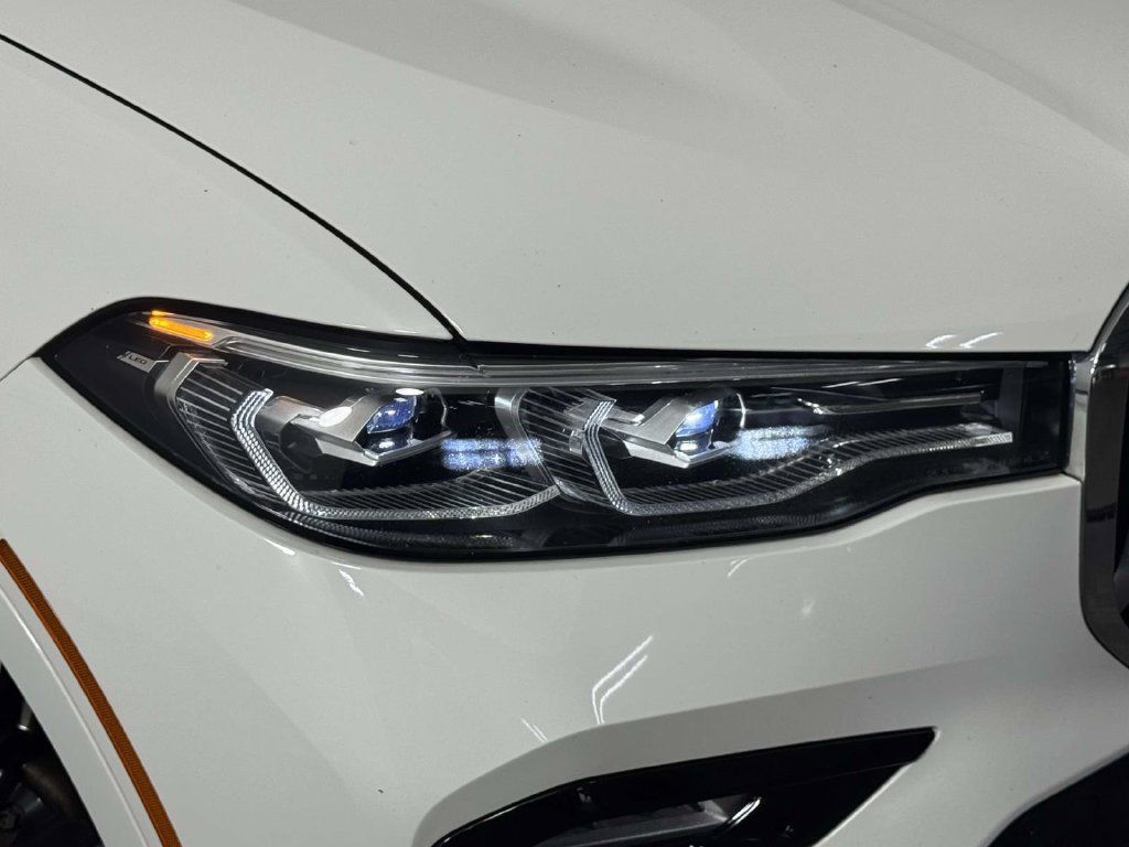 Used 2022 BMW X7 xDrive40i w/ M Sport Package AWD/4WD image 15