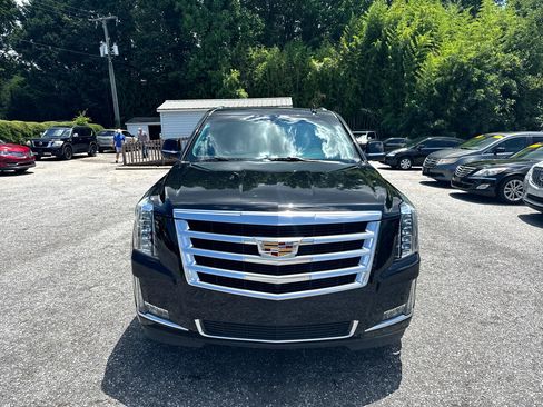Used 2019 Cadillac Escalade 2WD image 2