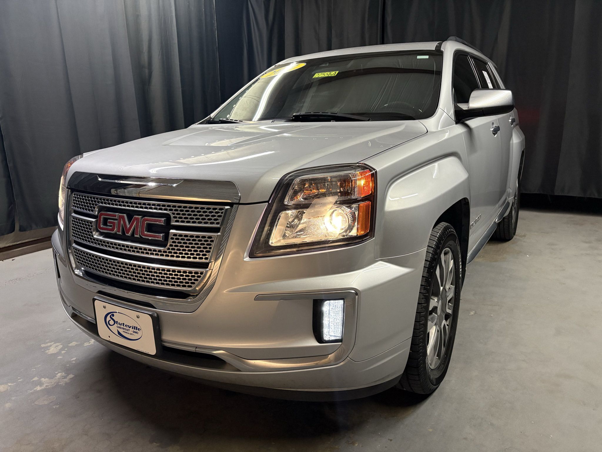 Used 2017 GMC Terrain Denali FWD image 1