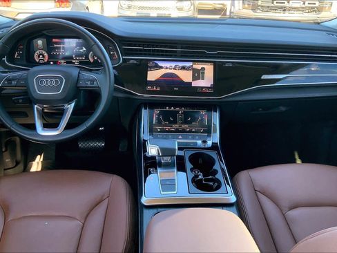Used 2022 Audi Q8 Premium image 16