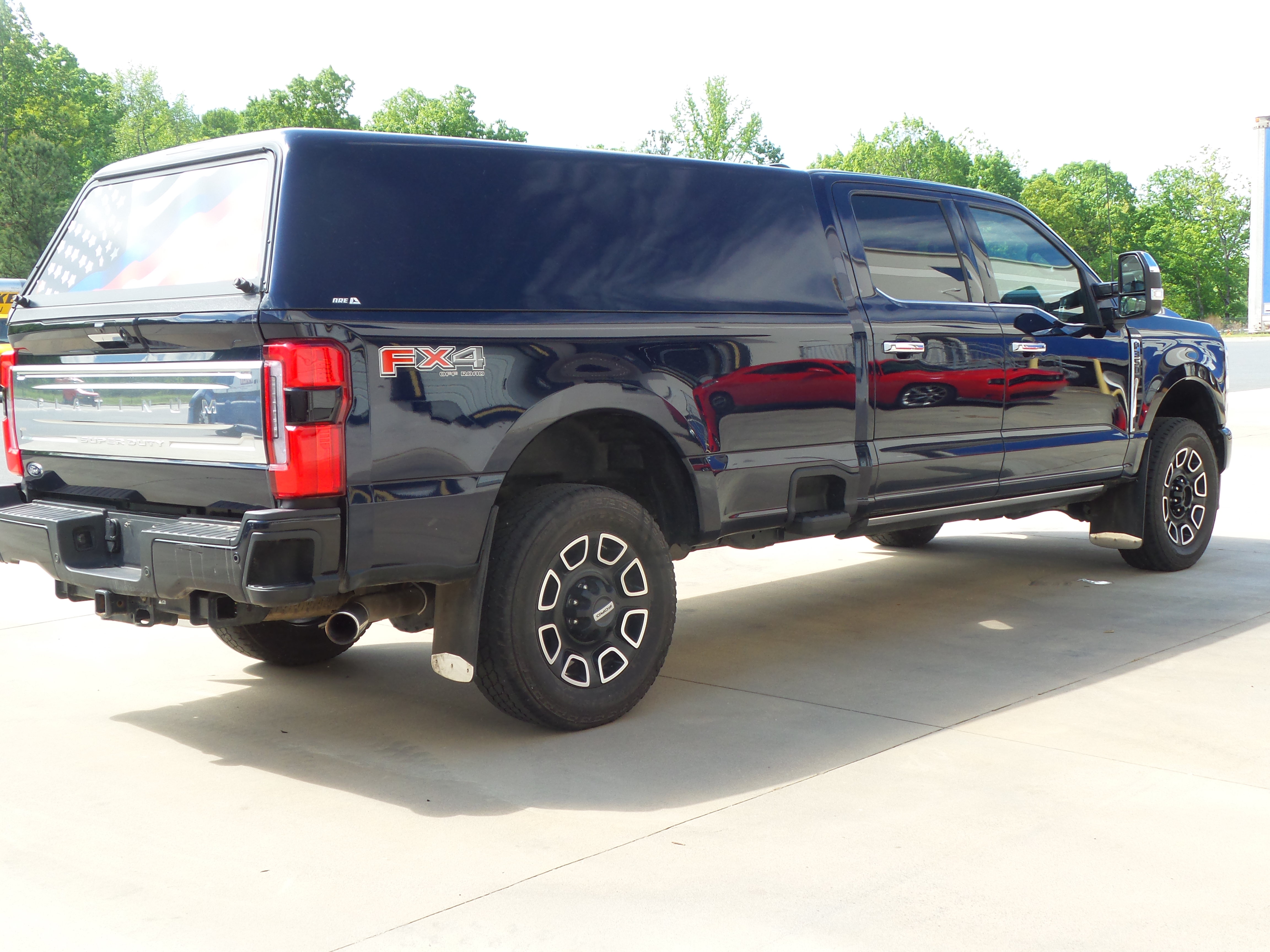 Used 2024 Ford F350 Platinum w/ FX4 Off-Road Package AWD/4WD image 9