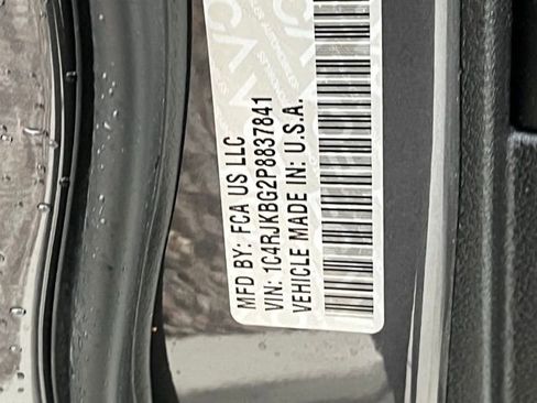 Used 2023 Jeep Grand Cherokee L Limited w/ Luxury Tech Group II image 38