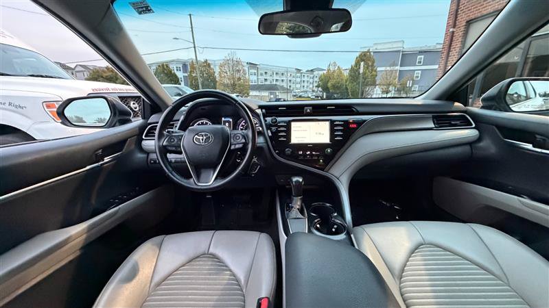 Used 2020 Toyota Camry SE FWD image 19