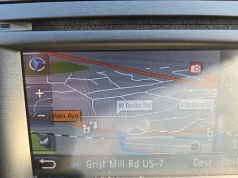 Used 2015 Toyota Prius Three image 10