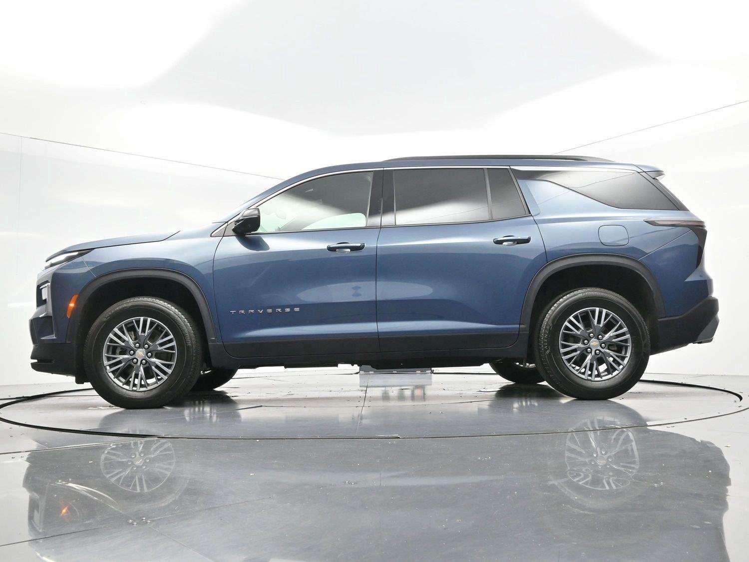 Used 2024 Chevrolet Traverse LT w/ LPO, Floor Liner Package FWD image 44