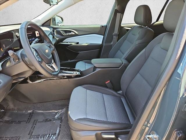 Used 2026 Chevrolet Trax LT w/ Driver Confidence Package FWD image 22