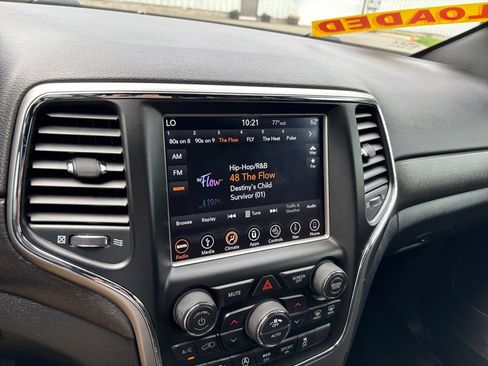 Used 2018 Jeep Grand Cherokee Altitude AWD/4WD image 22