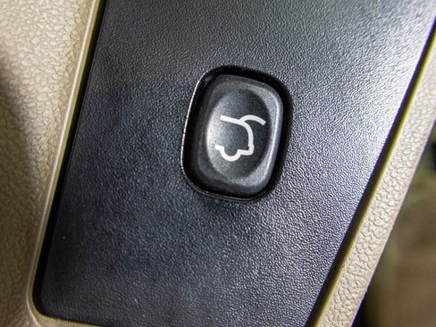 Used 2016 Chrysler Town & Country Touring-L w/ Driver Convenience Group image 44