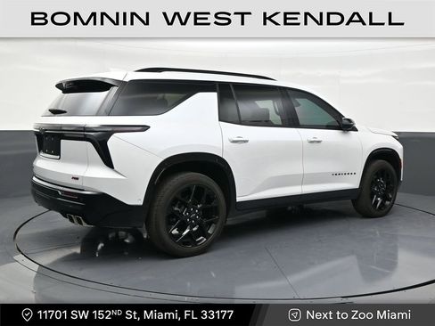 Used 2025 Chevrolet Traverse RS image 5