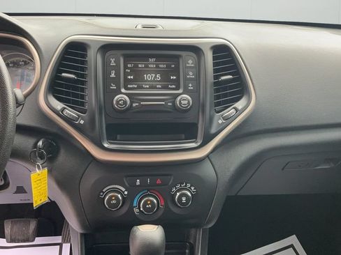 Used 2016 Jeep Cherokee Sport FWD image 34