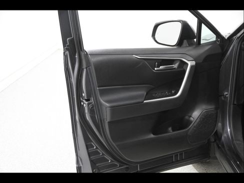 Used 2023 Toyota RAV4 XLE w/ Convenience Package image 4