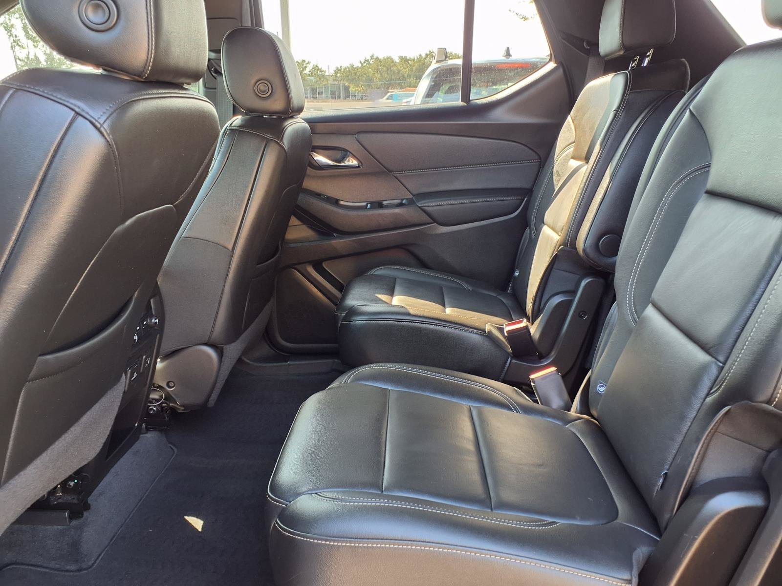 Used 2022 Chevrolet Traverse LT w/ LT Premium Package FWD image 11