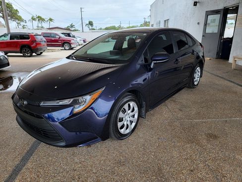 Used 2025 Toyota Corolla LE image 2