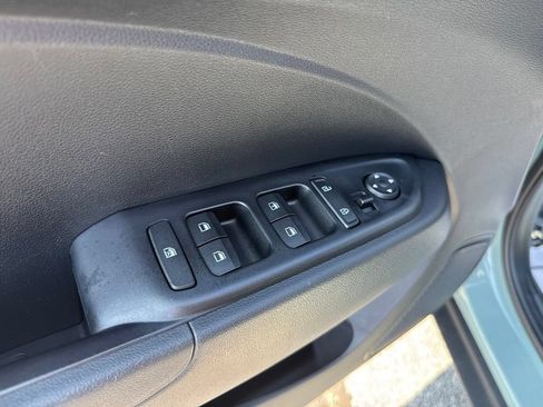 Used 2025 Hyundai Venue SE FWD image 24